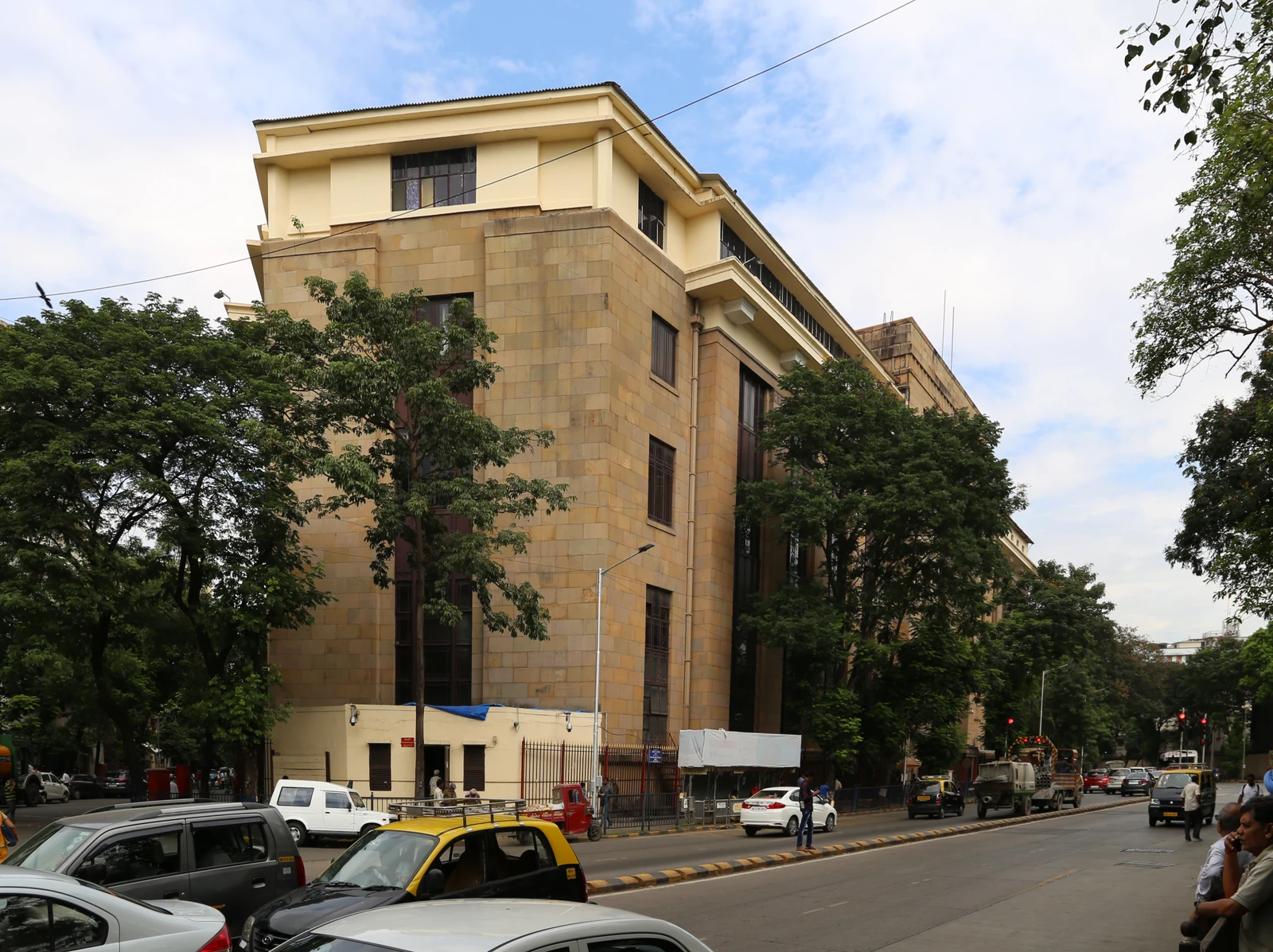 The Reserve Bank of India building on a Mumbai street, photographed in November 2019.